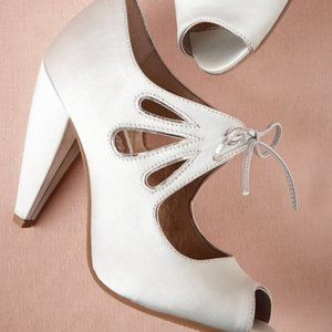 BHLDN Seychelles Mint Silver Satin Heels Size 7